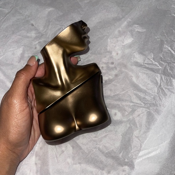 Billie Eilish Perfume - Picture 7 of 9